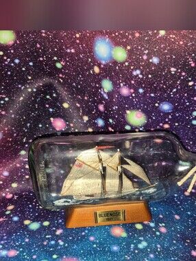 🚢⚓ Vintage Bluenose 1921 Schooner Ship in Bottle – Miniature Maritime Nautical